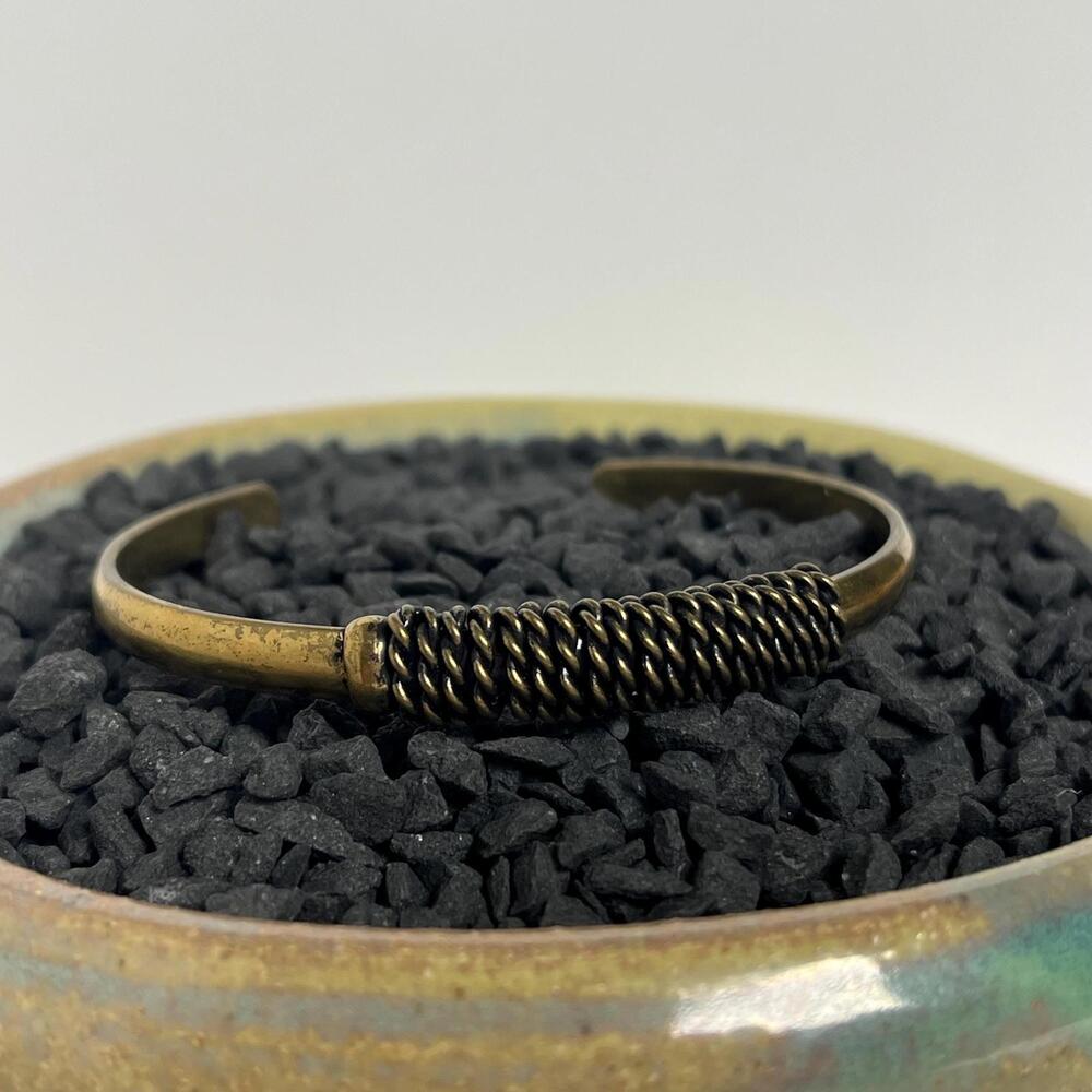 Vintage Brass Cuff Bracelet with Twisted Wire Detail – Unisex Boho Adjustable